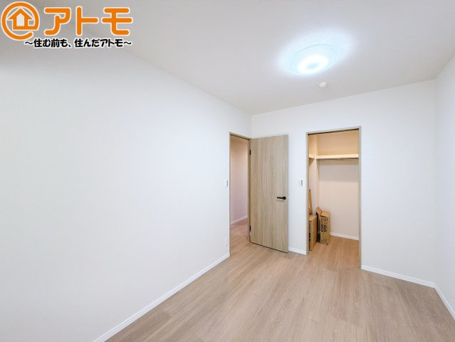 【子供部屋】 | ヴェルエコール愛宕 | 壁と床がシンプルな色合いだからこそ自分だけの空間を作れます♪お部屋作りのイメージは順調でしょうか♪