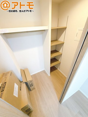 【収納】 | ヴェルエコール愛宕 | 収納家具を減らせる容量の大きなクローゼット♪