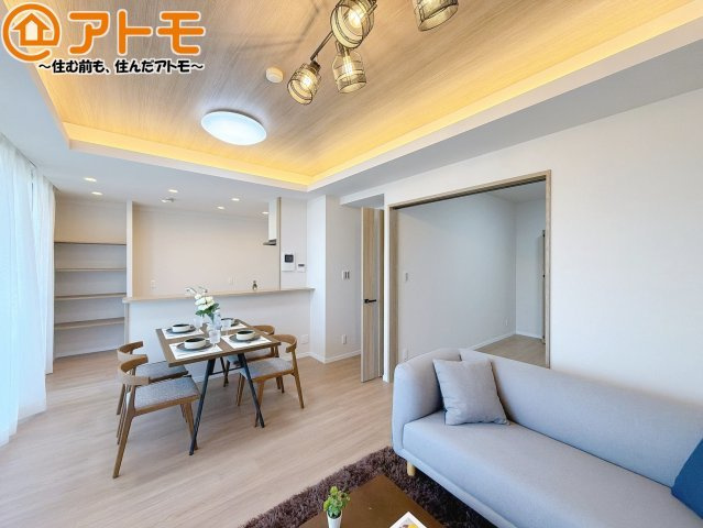 【居間・リビング】 | ヴェルエコール愛宕 | 家族団らんのイメージは、リビングを思い浮かべませんか？リビングこそ広々としたお部屋が良いですね♪