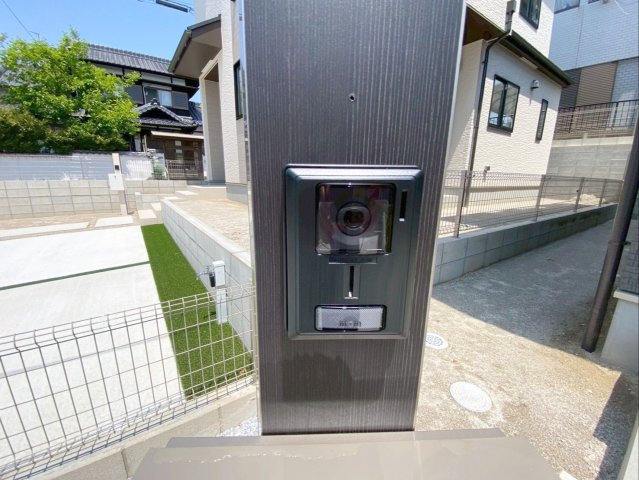 福岡市東区青葉６丁目　新築戸建の防犯設備|来客の様子が確認できて安心のモニター付きインターホンです！