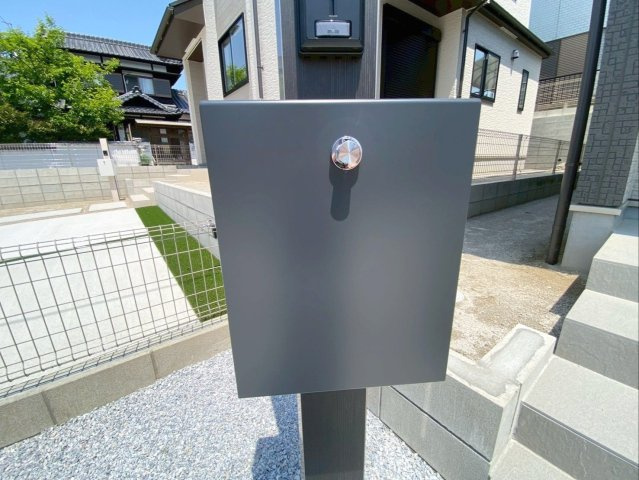 福岡市東区青葉６丁目　新築戸建の設備|郵便受けがあります！
