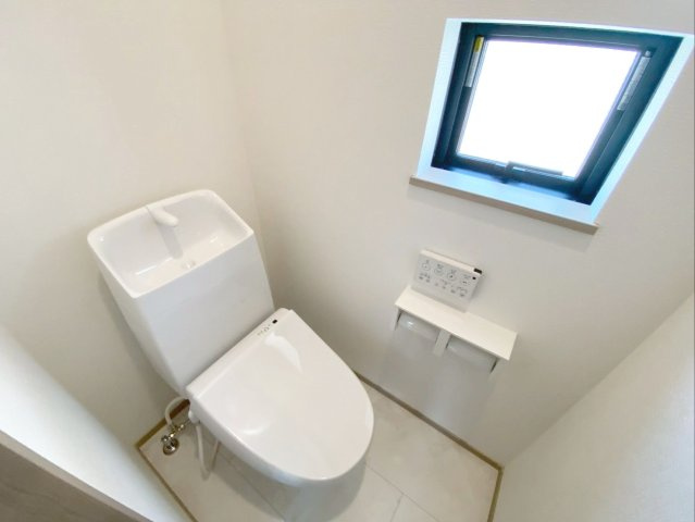 福岡市東区青葉６丁目　新築戸建のトイレ|トイレは各階にあります！