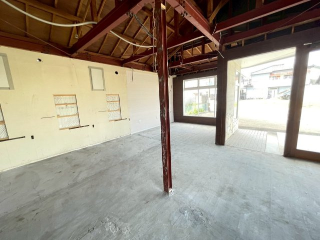 豊川市　本野町北貝津　貸店舗の内装