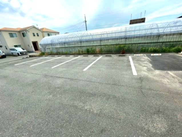 豊川市　本野町北貝津　貸店舗の駐車場