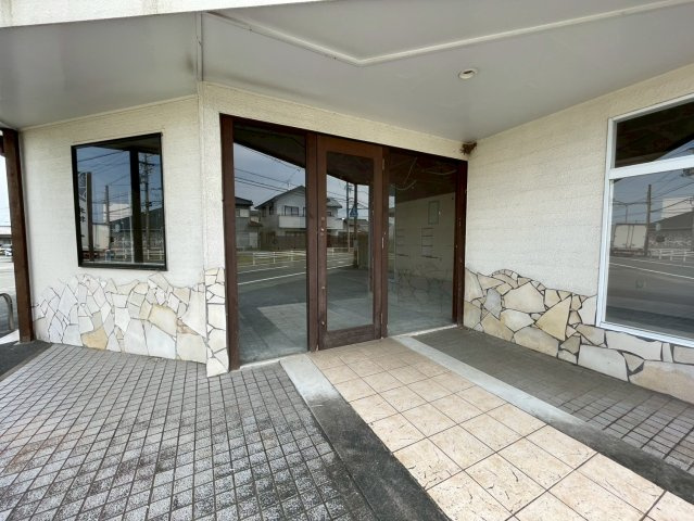豊川市　本野町北貝津　貸店舗のエントランス