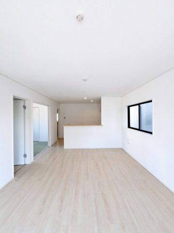 阪南市自然田第４　新築分譲住宅　の居間・リビング|同仕様写真