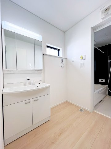 阪南市自然田第４　新築分譲住宅　の独立洗面台|同仕様写真