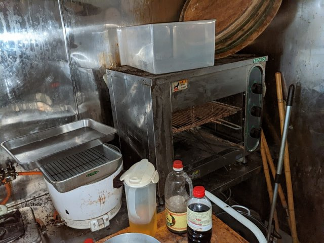 大山町上市店舗のその他|厨房内の魚焼き機