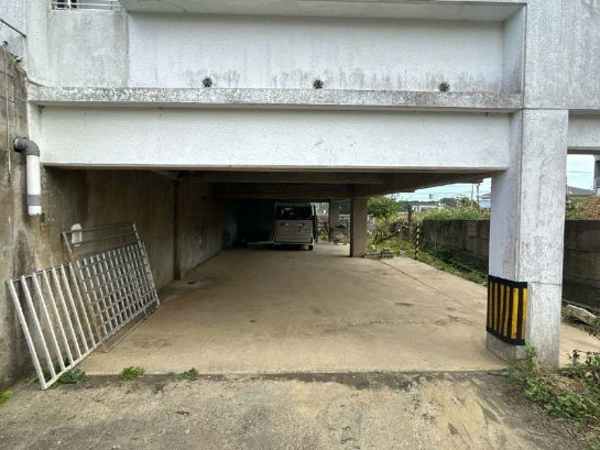 八重瀬町具志頭中古戸建ての駐車場