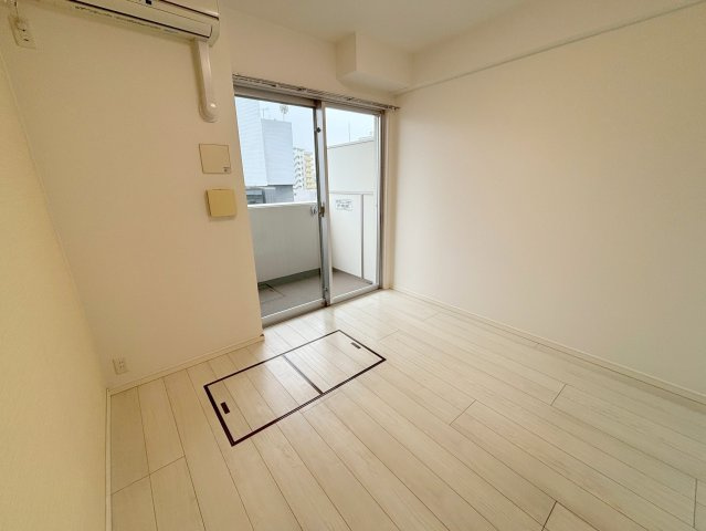 スプランディッド新大阪DUEの洋室