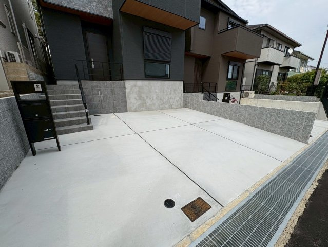垂水区狩口台2丁目　新築戸建て　1号地　の駐車場|車をお持ちの方に嬉しい駐車場付きの物件です