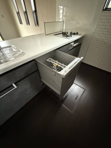 【設備】 | 一宮町東浪見 新築平屋ヴィラA棟（収益物件） | 深型食洗器、3口コンロ
