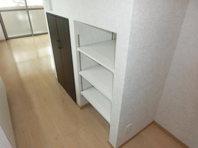 ヴィオッティのキッチン|キッチン後ろ稼働棚収納