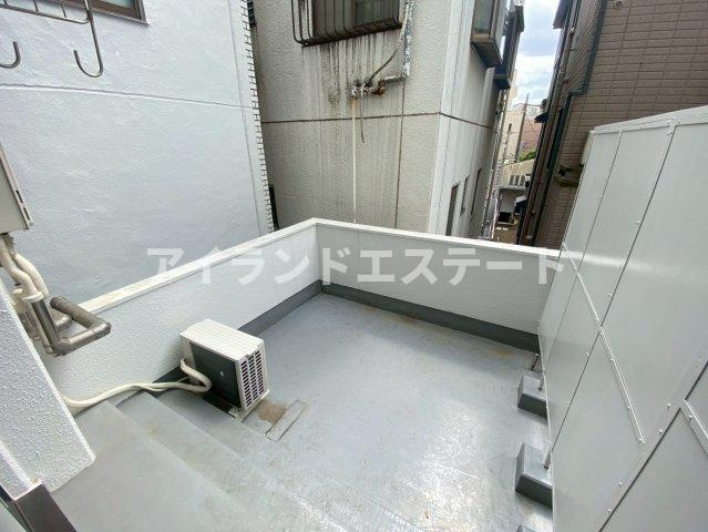 下北沢デントビル　駅近　事務所相談　角住戸のバルコニー