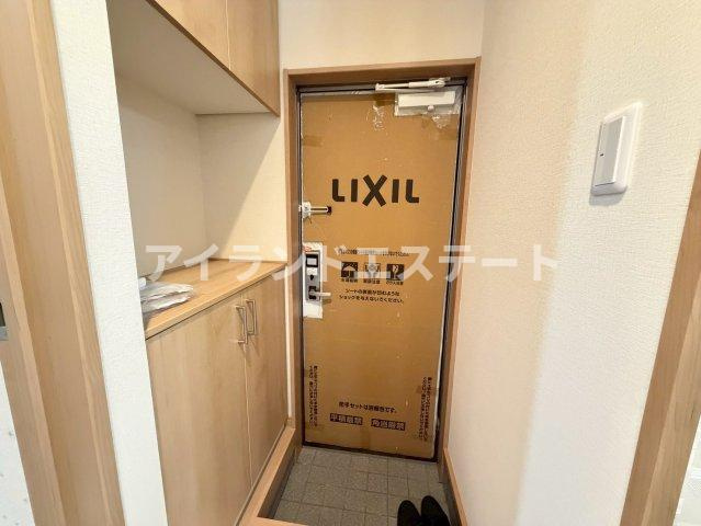 COCOL.POINT　リノベーション　1フロア2住戸　3方角住戸の玄関