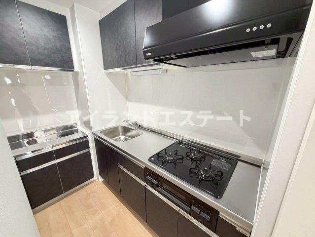 COCOL.POINT　リノベーション　1フロア2住戸　3方角住戸のキッチン