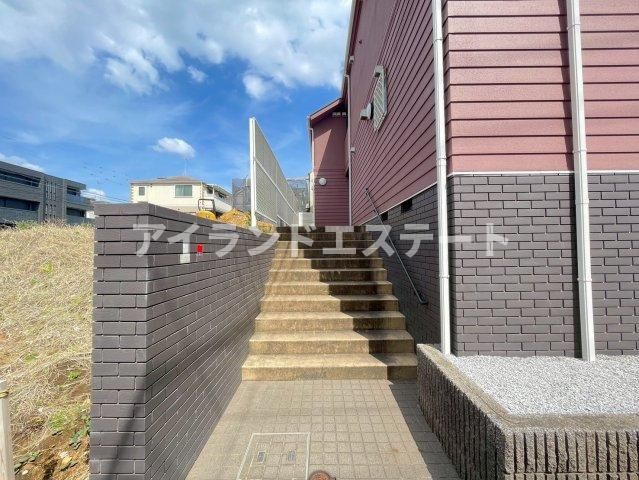 シュノンソー　3方角住戸　陽当たり良好　ペット相談のエントランス