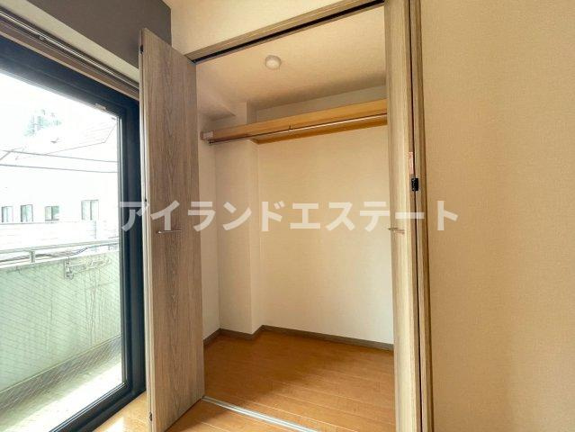 セタガヤフラット　内装フルリフォーム　独立洗面台　事務所相談の収納
