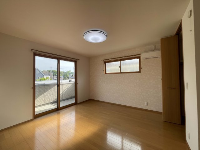 二の宮2丁目戸建ての洋室