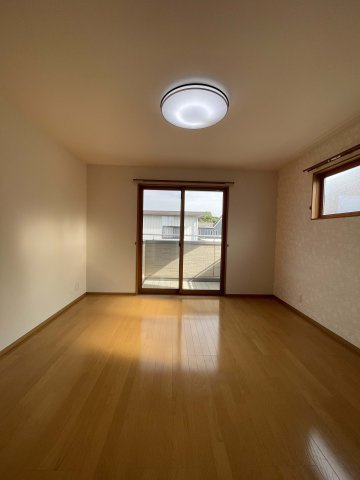 二の宮2丁目戸建ての洋室