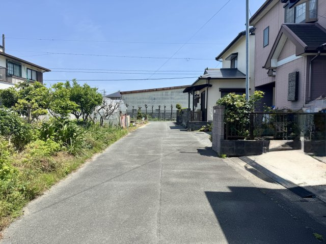 三島町の前面道路含む現地写真|前面道路を西側から東向きに撮影しました。