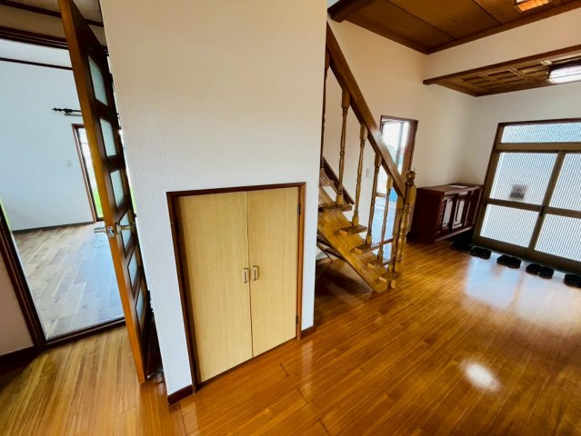 筑西市門井-9 リフォーム物件　の収納|〇収納〇
階段下のデットスペースをうまく活用した収納。充実した収納スペースも自慢のひとつです♪
2026年4月撮影