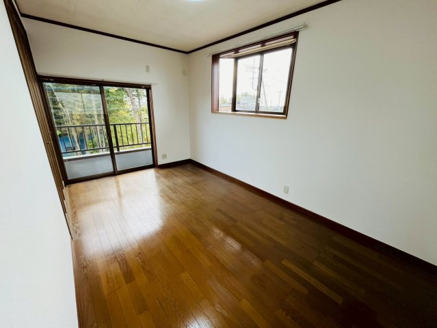 筑西市門井-9 リフォーム物件　の洋室|〇洋室　7.5帖〇
窓から明るい日差しが差し込みます！
2026年4月撮影