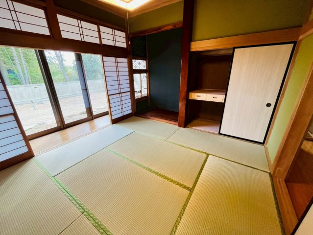筑西市門井-9 リフォーム物件　の和室|〇和室　8帖〇
床の間付き8帖の広々和室。畳表替、障子・襖張替済みです♪
2026年4月撮影