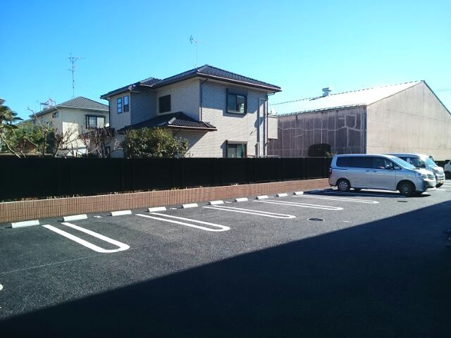 キューズ　エリシオン　Ｂの駐車場