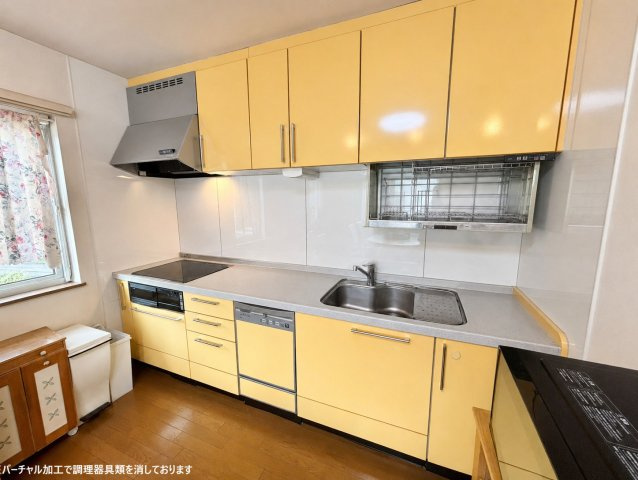 銭函2丁目　一戸建てのキッチン|食洗器付きのシステムキッチン。電動昇降式吊戸棚を採用。洗った食器を収納し、すっきりした状態を保てます