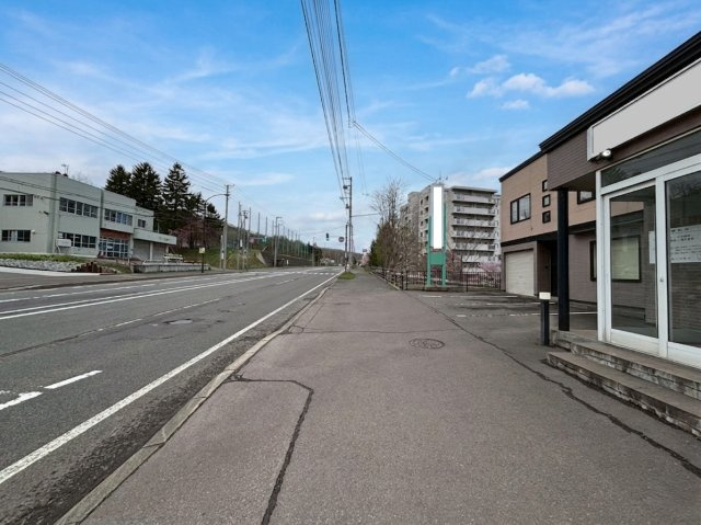 銭函2丁目　一戸建てのその他|前面道路含む外観写真。札幌、小樽方面へのアクセス良好