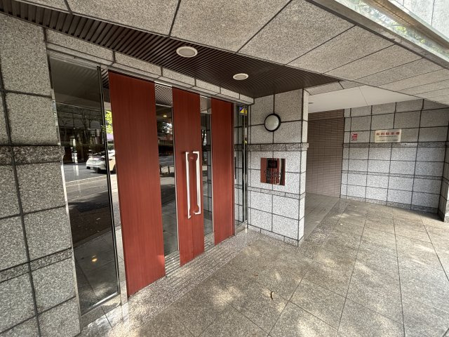 サンスタレ駒沢ファーストコートのエントランス