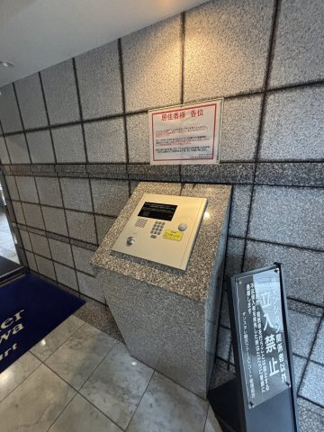 サンスタレ駒沢ファーストコートのエントランス