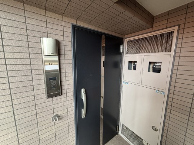 サンスタレ駒沢ファーストコートの玄関