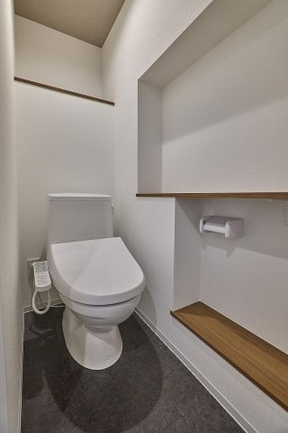 【トイレ】 | レオパレス新築６０６６９ | ※同タイプの参考写真です
