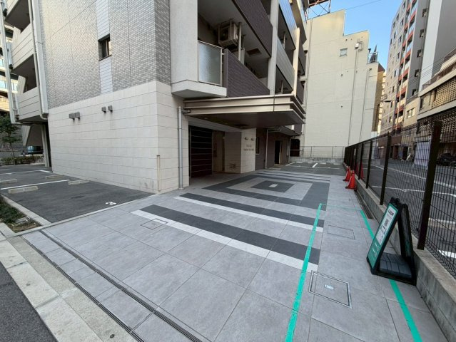 エスリード難波THE FIRSTのエントランス