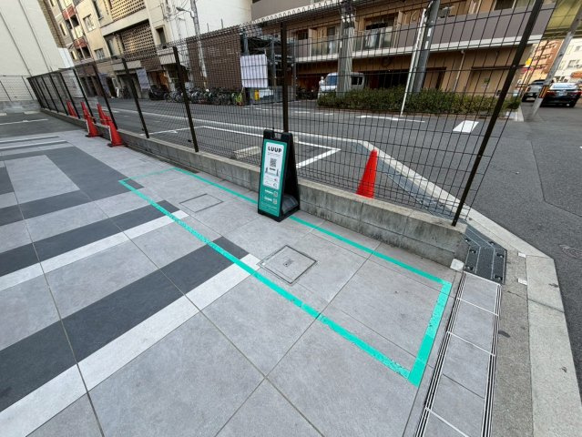 エスリード難波THE FIRSTの駐車場