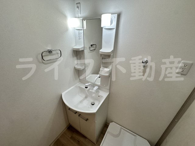 フジパレス東花園イーストの独立洗面台