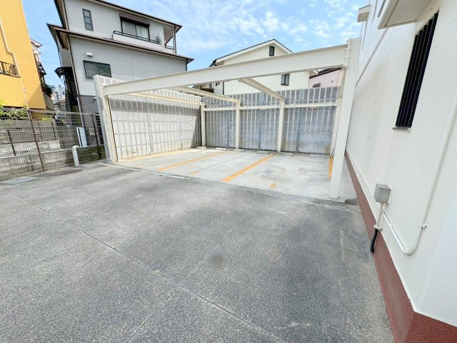クオリティ東淀川の駐車場