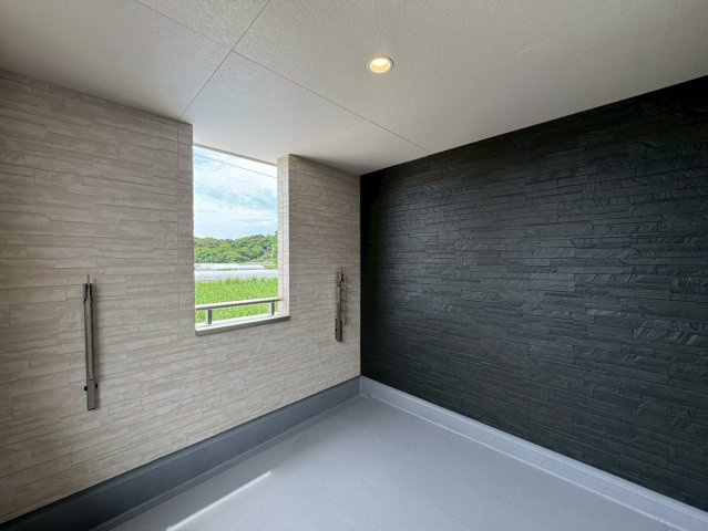 リーブルガーデン八重瀬町与座・２号棟のバルコニー|急な雨も安心♪様々な用途に使える広々インナーバルコニー