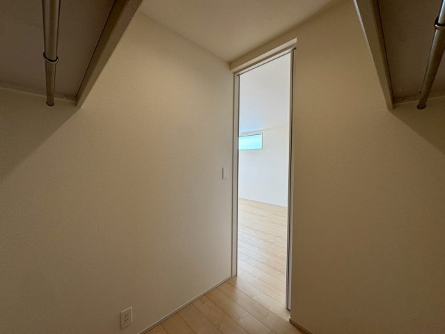 リーブルガーデン八重瀬町与座・２号棟のその他|１階リビングから出入りできる用途多彩なWIC