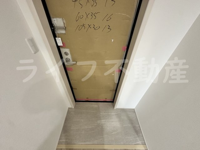 フジパレス東花園ウエストの玄関