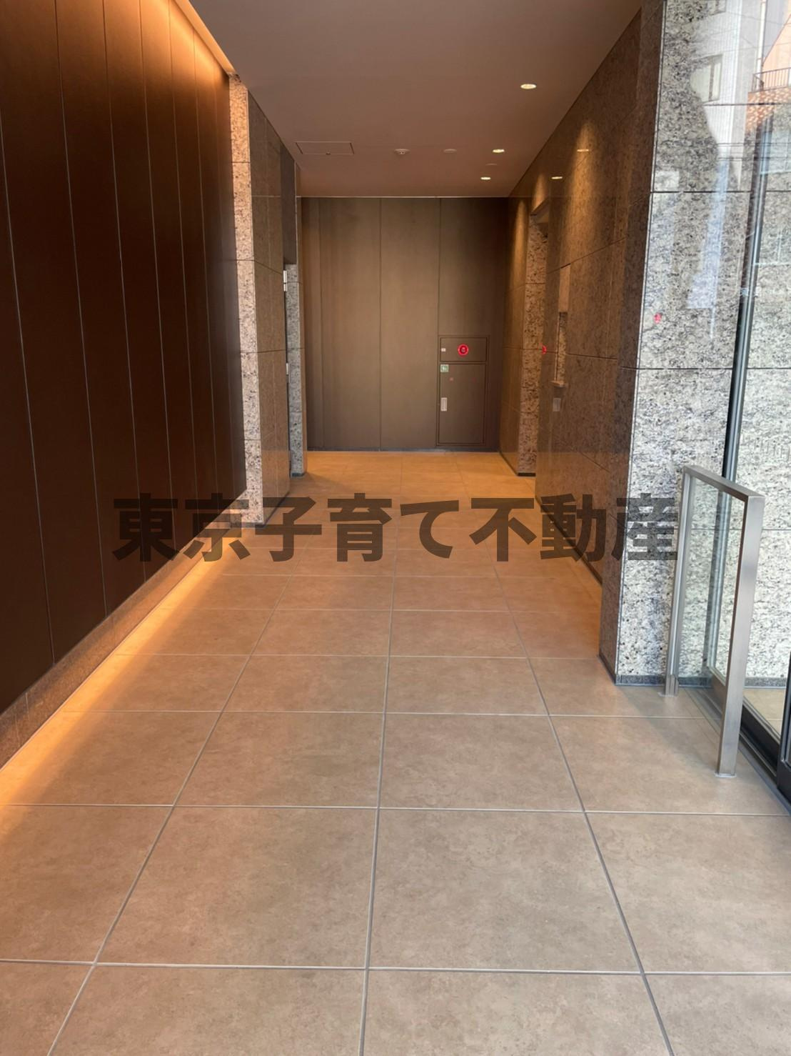 文京区本駒込５丁目の賃貸マンションのエントランス