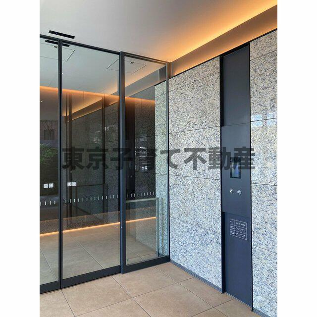 文京区本駒込５丁目の賃貸マンションのエントランス