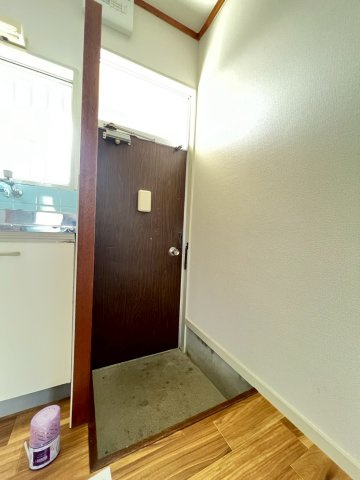 第三岡部コーポの玄関