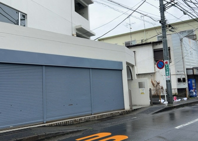 【外観】 | シードオン２１ | 外観はマンション管理がされているかの目安になります。築年数が古いと、壁面は劣化してひび割れが生じることも！建物が古びていても細かいところが修繕されていると、きちんと管理されているなぁと感じるでしょう。