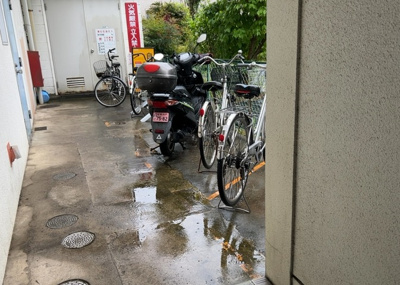 【駐車場】 | シードオン２１ | 車一台あたりに必要なスペースは、標準サイズの普通自動車で横幅2m50cm、長さ5mは必要になります。ただし、乗降のことも考慮して横幅3m30cm、長さ5m50cmほどは確保できるところを選びましょう。