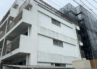 【構造・工法・仕様】 | 大銀マンション | ＲＣ造、Reinforced Concreteは直訳すると補強されたコンクリートです。主に柱や梁・床・壁が鉄筋とコンクリートで構成おり、鉄筋を組んだ型枠にコンクリートを流し込んで固めたものを指します。