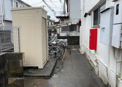 【駐車場】 | 大銀マンション | 車一台あたりに必要なスペースは、標準サイズの普通自動車で横幅2m50cm、長さ5mは必要になります。ただし、乗降のことも考慮して横幅3m30cm、長さ5m50cmほどは確保できるところを選びましょう。
