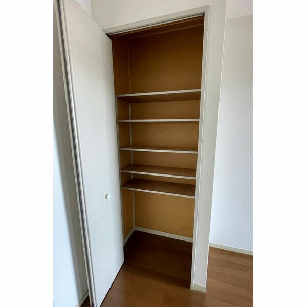 フォレストさつきⅡの玄関